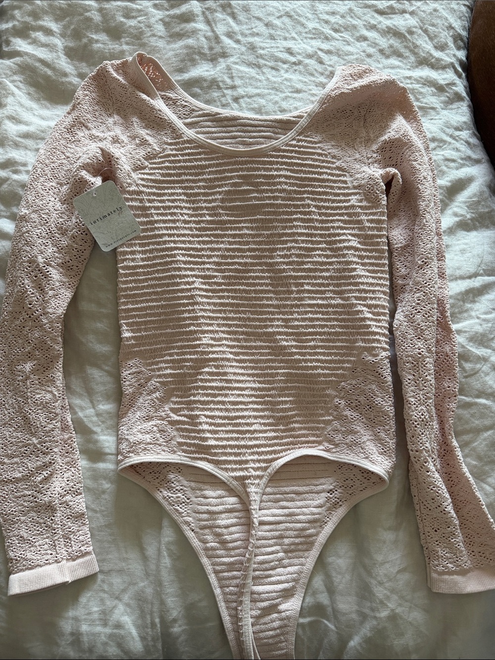 BRAND NEW Free People light Pink Ribbed Lace-Sleeve Bodysuit - Picture 4 of 5